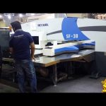 Alta qualidade servo cnc máquina de prensa de perfuração de torre hidráulica